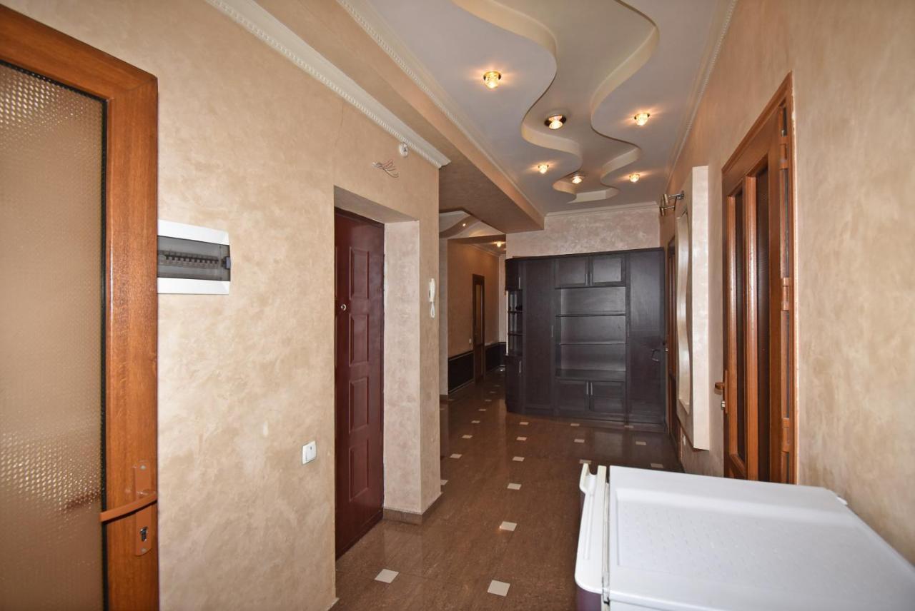 Armenak Apartment 5-Комнатная 예레반 외부 사진