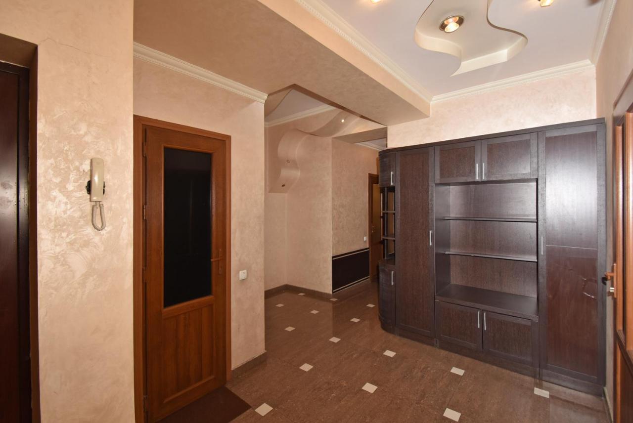 Armenak Apartment 5-Комнатная 예레반 외부 사진