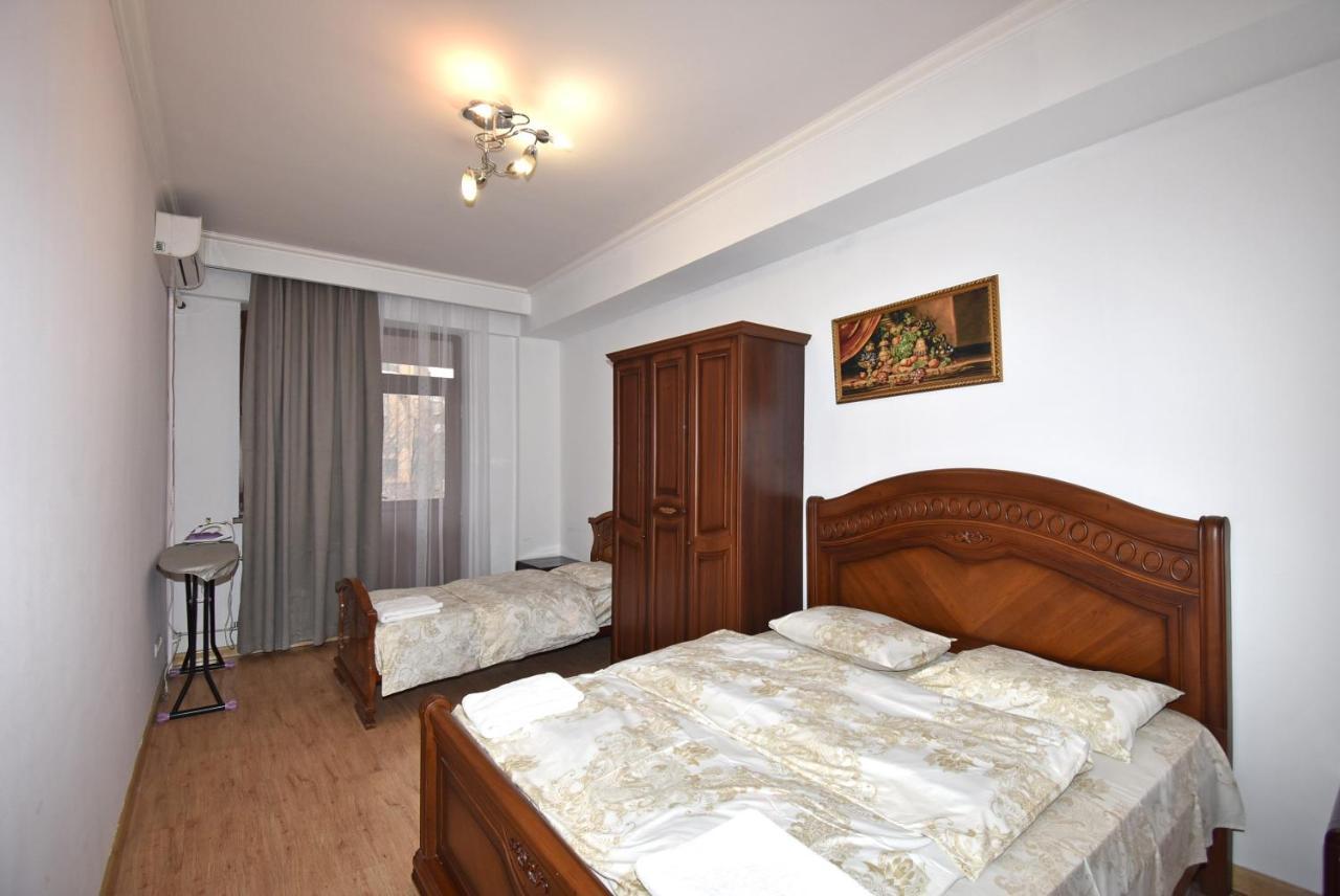 Armenak Apartment 5-Комнатная 예레반 외부 사진
